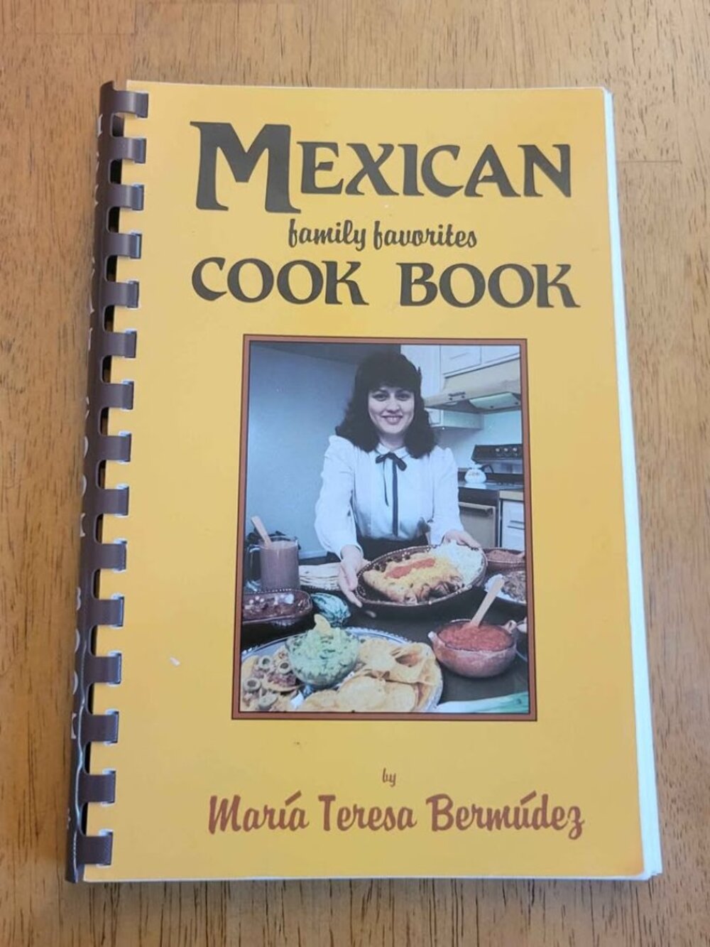 The Mexican Family Favorites Cook Book by Maria Teresa Bermudez